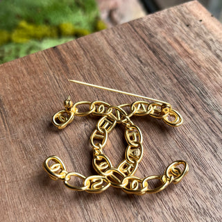CHANEL CC Gold Chain Chanel Paris Lettering Brooch
