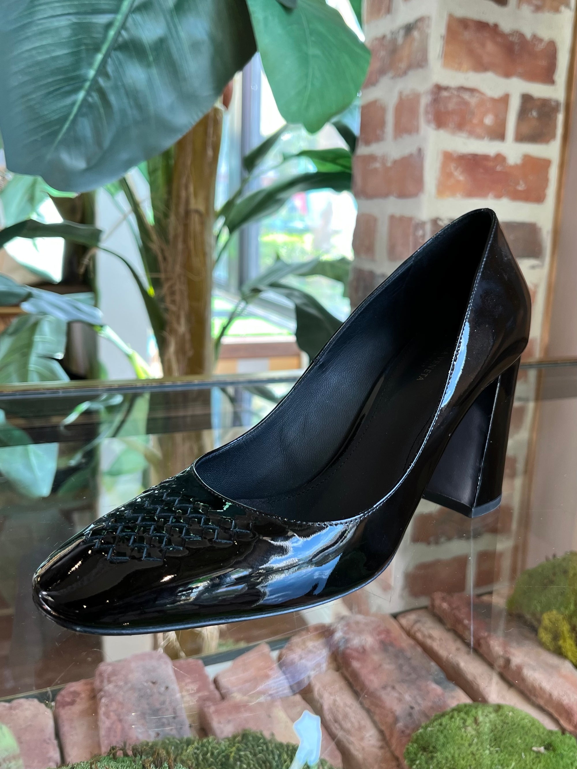 Louis Vuitton LV Logo LockIt Black Patent Leather Oh Really Heels Pumps  39.5 9