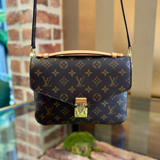 LOUIS VUITTON Pochette Monogram Métis