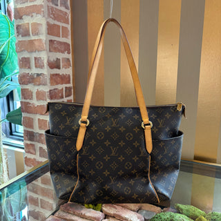 LOUIS VUITTON Totally Monogram MM