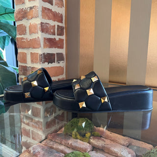 VALENTINO Black Leather Quilted Rockstud Slides SZ 40 (US 10)