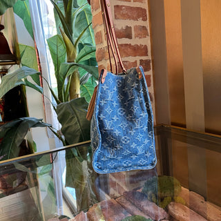 LOUIS VUITTON Onthego MM Blue Monogram Denim Tote Bag