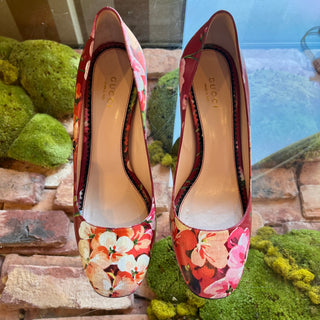 GUCCI Red Calfskin Blooms Pumps SZ 37.5 (US 7.5)