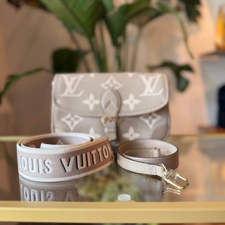 LOUIS VUITTON Dove/Cream Diana