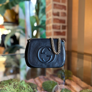 GUCCI Soho Chain Strap Small Black Pebbled Leather Crossbody Bag