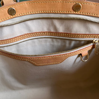 LOUIS VUITTON Brea MM Blanc Corail Vernis Tote
