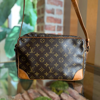 LOUIS VUITTON Trocadero Monogram Canvas Vintage Crossbody Bag