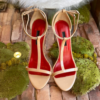 CAROLINA HERRERA Beige Patent Leather Strappy Heels SZ37(7US)