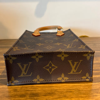 LOUIS VUITTON Monogram Petit Sac Plat