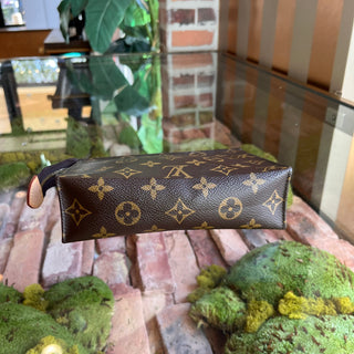 LOUIS VUITTON Toiletry 19 Brown Monogram Canvas Cosmetic Pouch