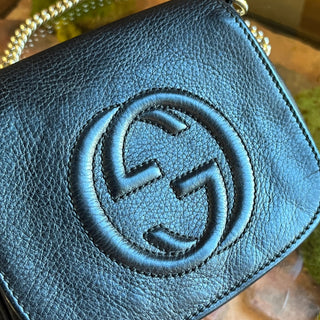 GUCCI Soho Chain Strap Small Black Pebbled Leather Crossbody Bag