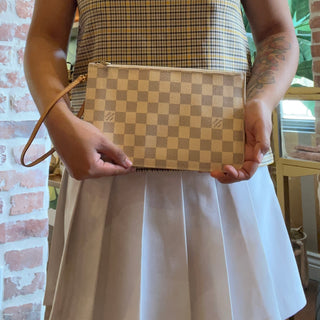 LOUIS VUITTON Neverfull Pochette Damier Azur Canvas Pouch