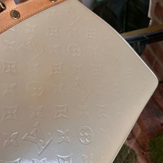 LOUIS VUITTON Brea MM Blanc Corail Vernis Tote