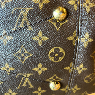 Louis Vuitton Artsy Monogram MM