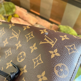 LOUIS VUITTON NeoNoe MM Black Monogram Bucket Bag