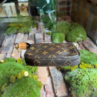 LOUIS VUITTON Mini Pochette Accessories Brown Monogram Canvas Handbag