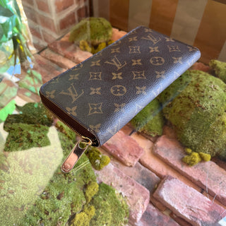 LOUIS VUITTON Zippy Organizer Brown Monogram Canvas Wallet
