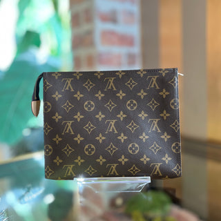 LOUIS VUITTON Toiletry 26 Monogram Canvas Pouch