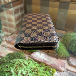 LOUIS VUITTON Damier Ebene Pattern Zippy Wallet