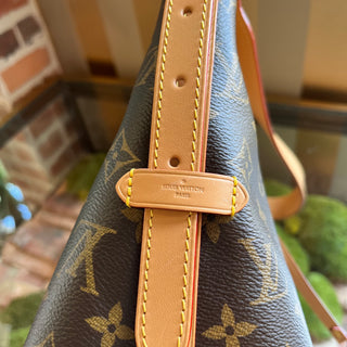 LOUIS VUITTON Carryall PM Brown Monogram Canvas Shoulder Bag