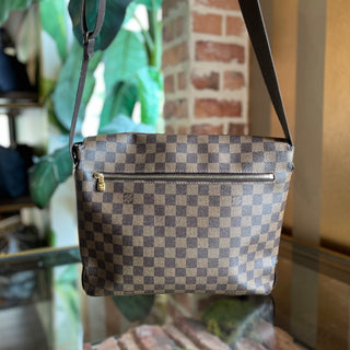 LOUIS VUITTON District Damier Ebene Canvas Messenger Crossbody Bag
