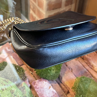 GUCCI Soho Chain Strap Small Black Pebbled Leather Crossbody Bag