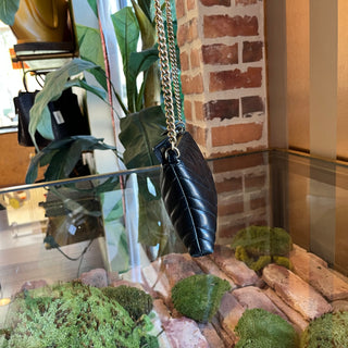 GUCCI Marmont Black Chevron Quilt Crossbody Chain Bag