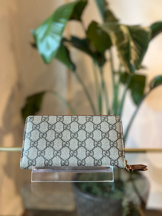 GUCCI GG Supreme Continental Wallet