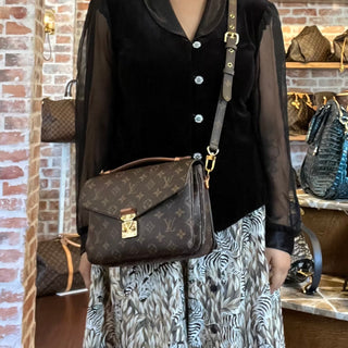 LOUIS VUITTON Pochette Metis Brown Monogram Canvas Shoulder Bag