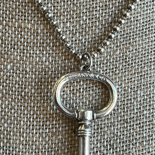 TIFFANY&CO. 925 Sterling Silver Oval Key Pendant Necklace