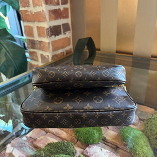 LOUIS VUITTON Multi Pochette Accessoires