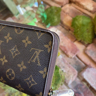 LOUIS VUITTON Zippy Organizer Brown Monogram Canvas Wallet