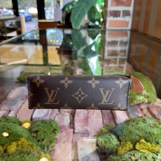 LOUIS VUITTON Toiletry 15 Monogram Canvas Pouch