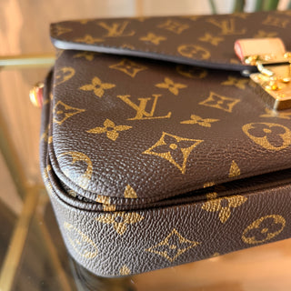 LOUIS VUITTON Monogram Pochette Métis