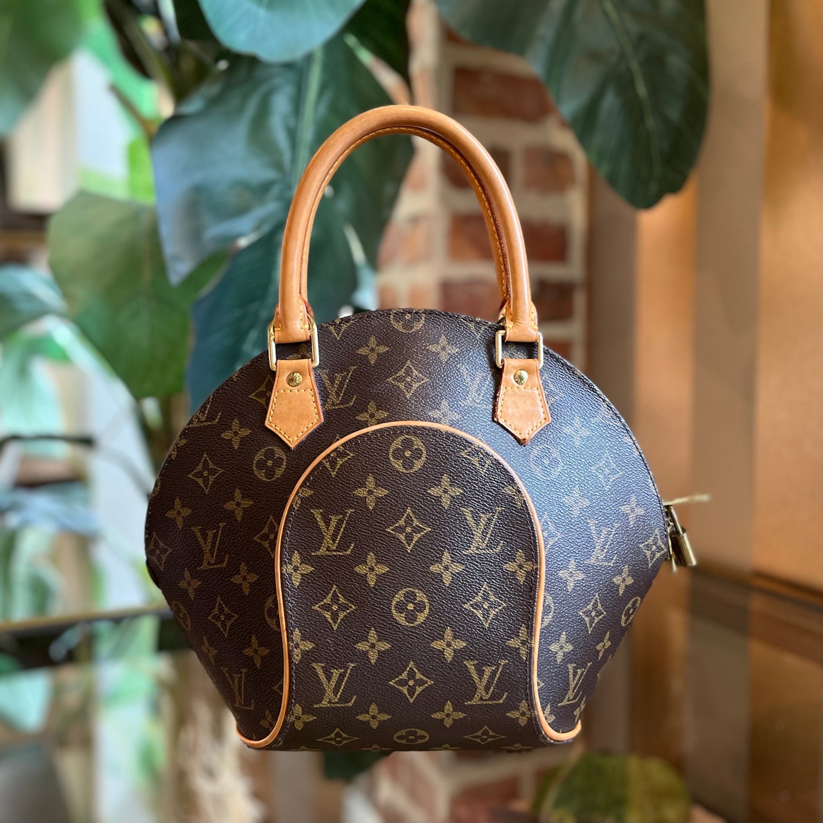 Authentic, Pre-Owned Louis Vuitton Alma PM - Epi Leather in Sapphire
