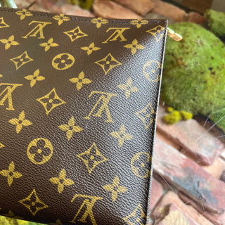 LOUIS VUITTON Toiletry 26 Monogram Canvas Pouch