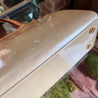 LOUIS VUITTON Brea MM Blanc Corail Vernis Tote