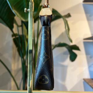 LOUIS VUITTON Monogram Pochette