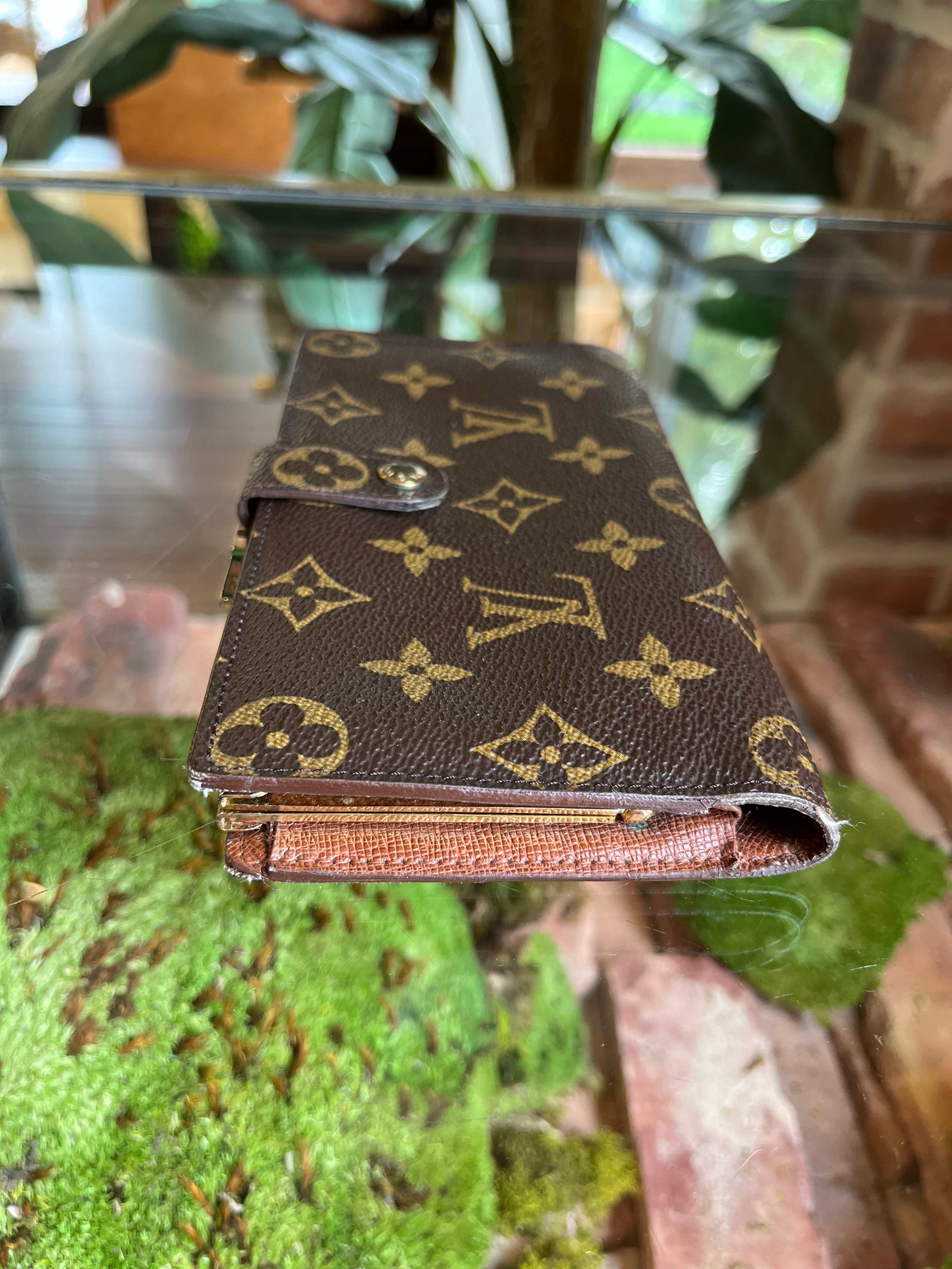 LOUIS VUITTON French purse wallet  Comfortable wallet, Louis vuitton,  Monogram