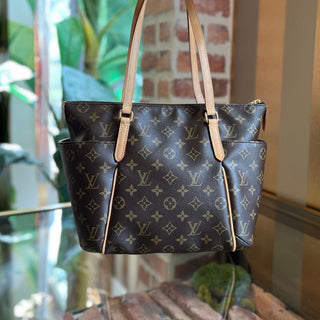 LOUIS VUITTON Totally MM Brown Monogram Canvas Tote