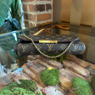LOUIS VUITTON Monogram Favorite Crossbody