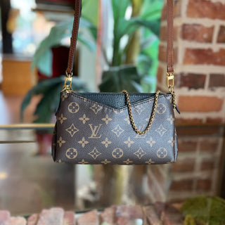 LOUIS VUITTON Pallas Monogram Noir Canvas Clutch Crossbody Bag