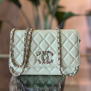 CHANEL Mint Green Quilted CC Wallet On Chain
