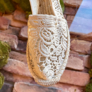 TORY BURCH White Lazer Cut Mesh Espadrilles SZ 7