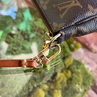 LOUIS VUITTON Pochette Accessories Vintage Monogram Canvas Shoulder Bag