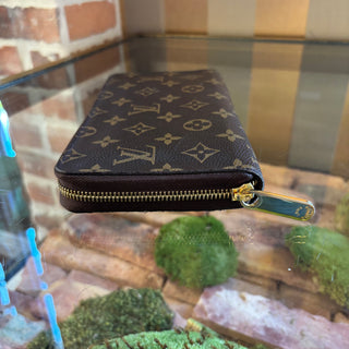 LOUIS VUITTON Monogram Canvas Wallet Zippy Organizer