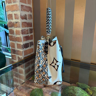 LOUIS VUITTON Monogram Giant Jungle NéoNoé MM