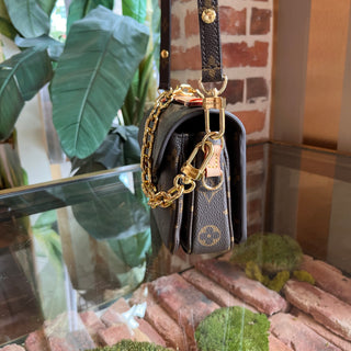 LOUIS VUITTON Pochette Métis East West Monogram Brown Canvas Crossbody Bag