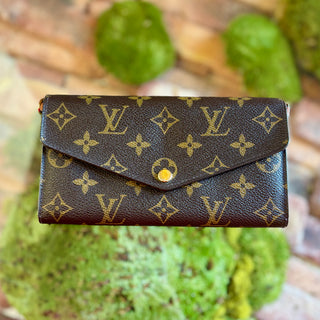 LOUIS VUITTON Monogram Pattern Sarah Wallet
