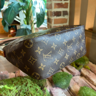 LOUIS VUITTON Looping MM Monogram Canvas Shoulder Bag